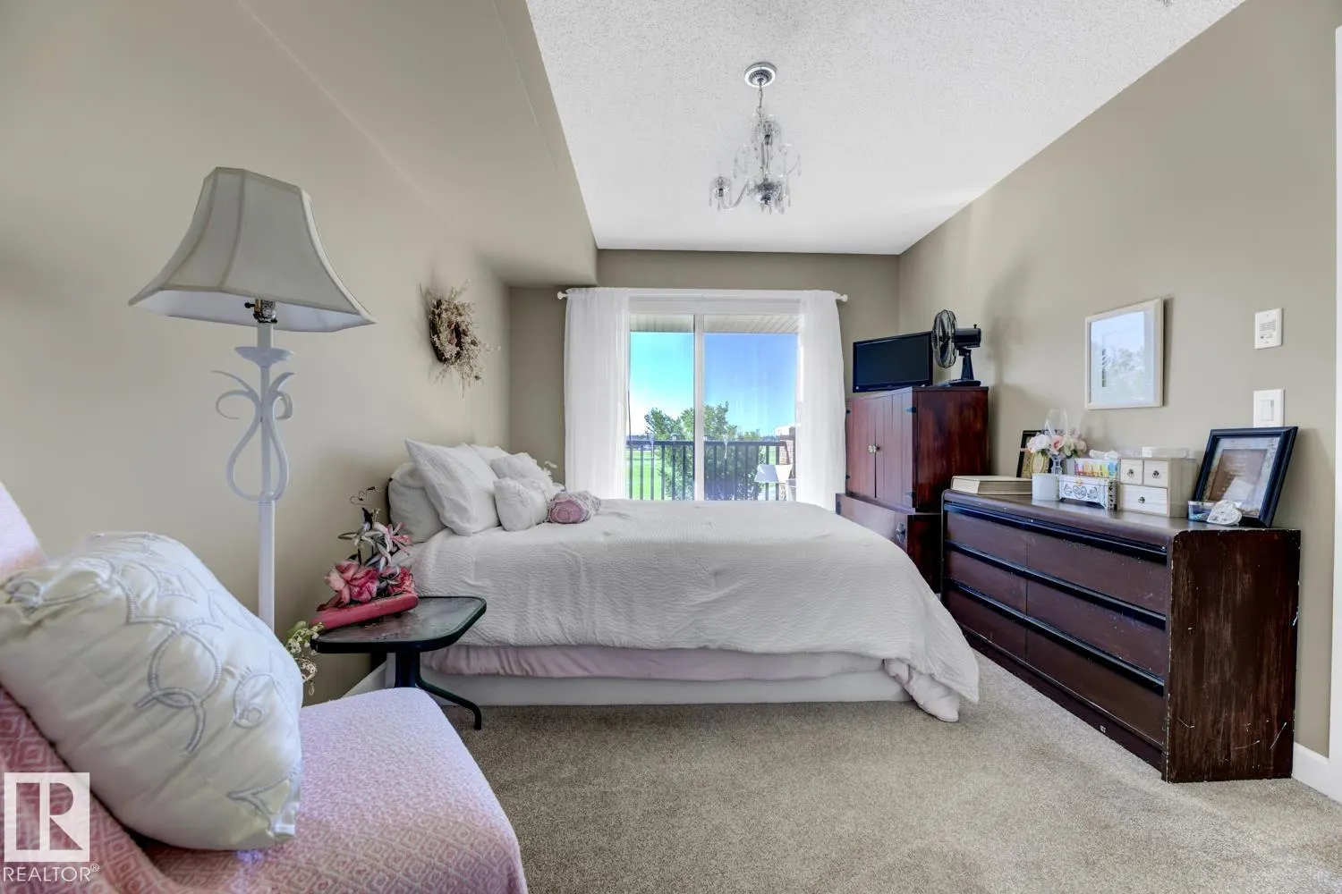 3715 Whitelaw Lane