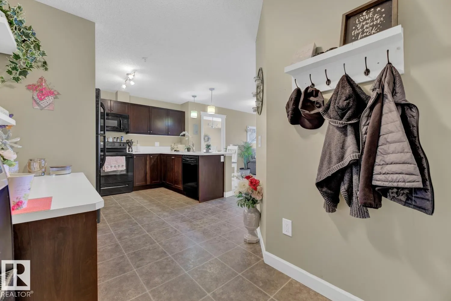 3715 Whitelaw Lane