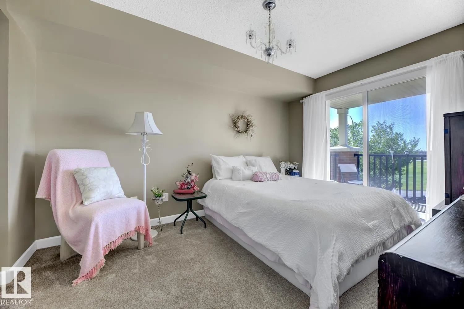 3715 Whitelaw Lane