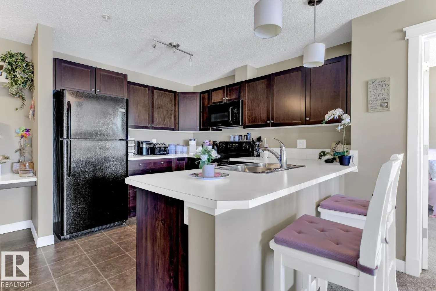 3715 Whitelaw Lane