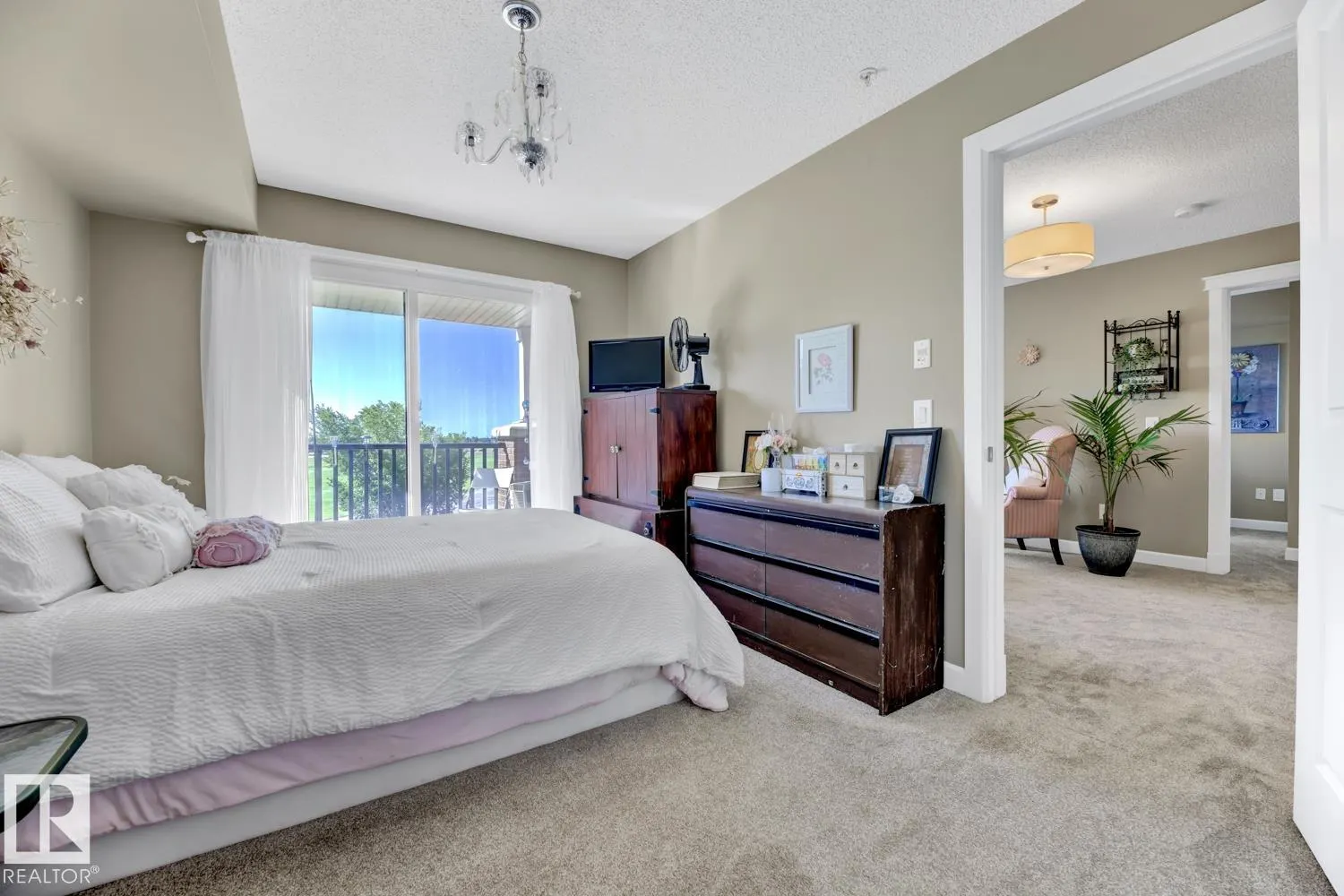 3715 Whitelaw Lane