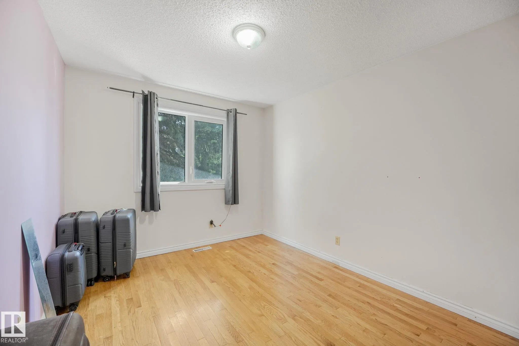 1408 76 Street