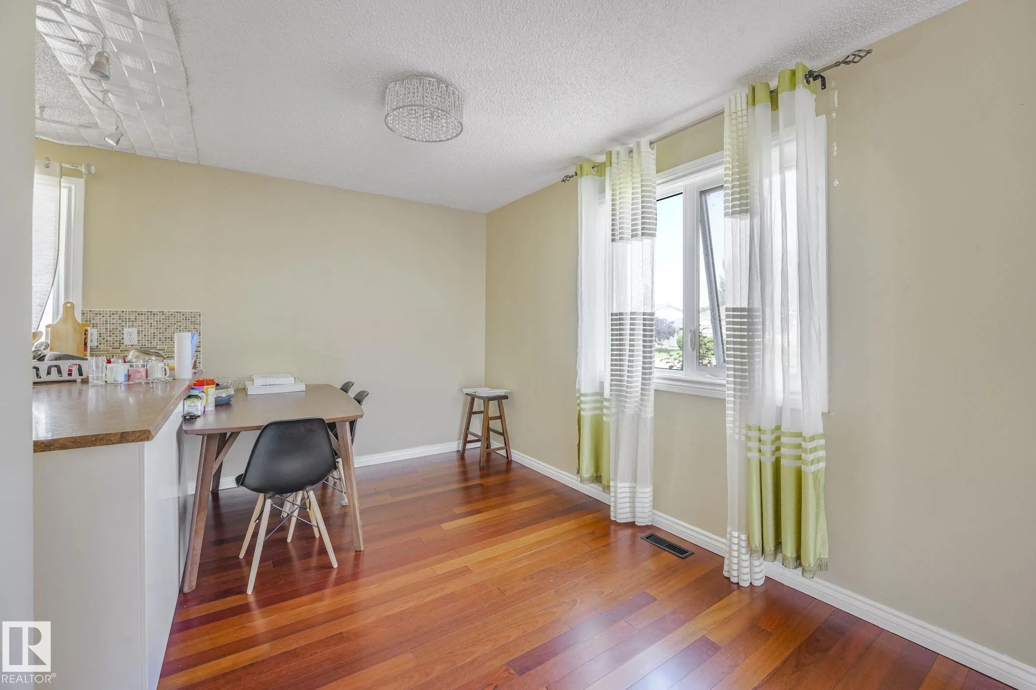 1408 76 Street