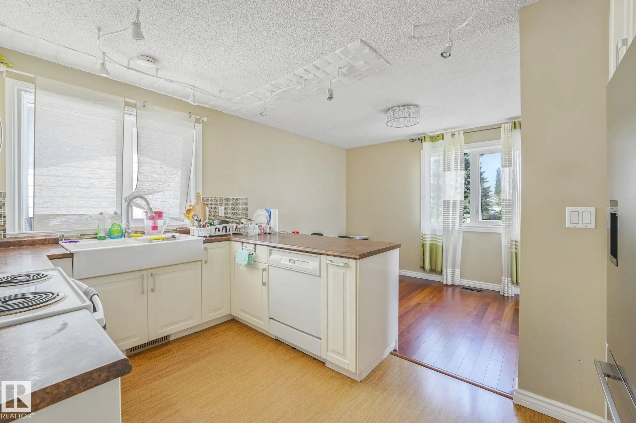 1408 76 Street