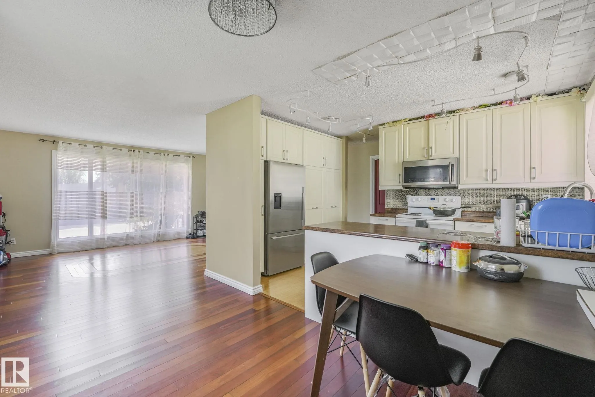 1408 76 Street