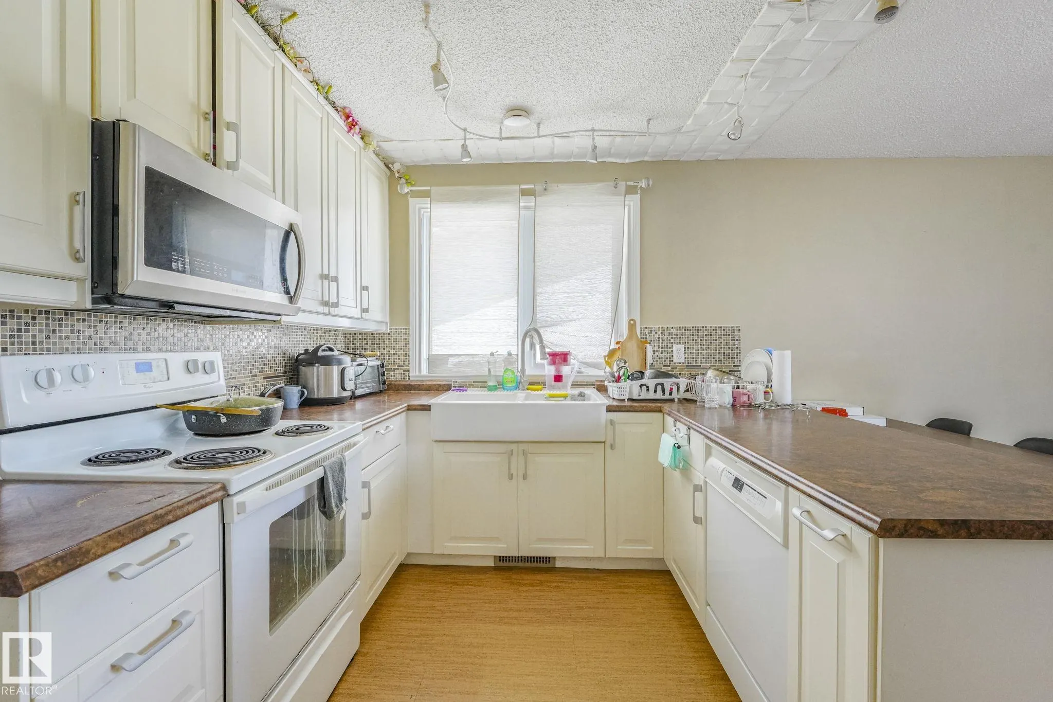 1408 76 Street