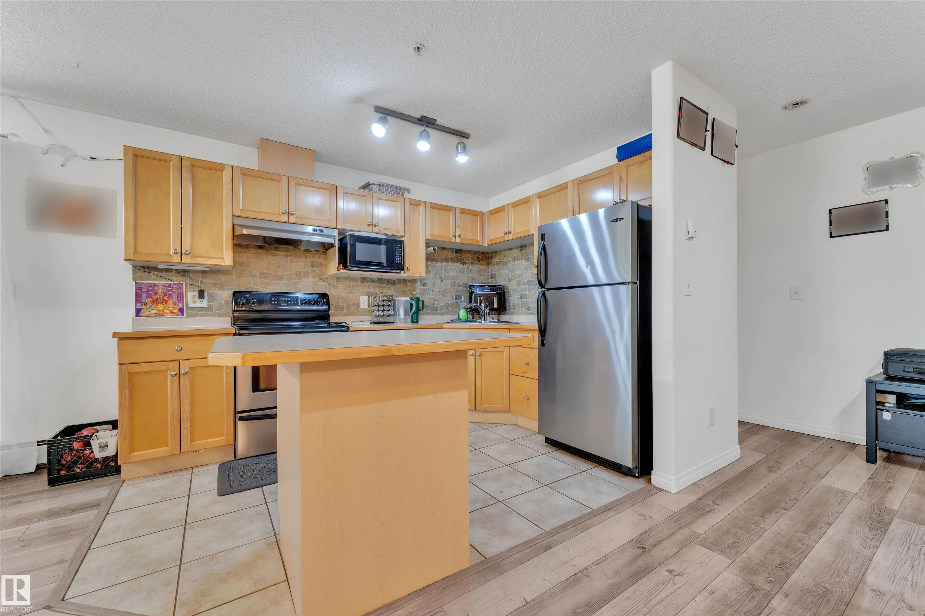 245 EDWARDS Drive