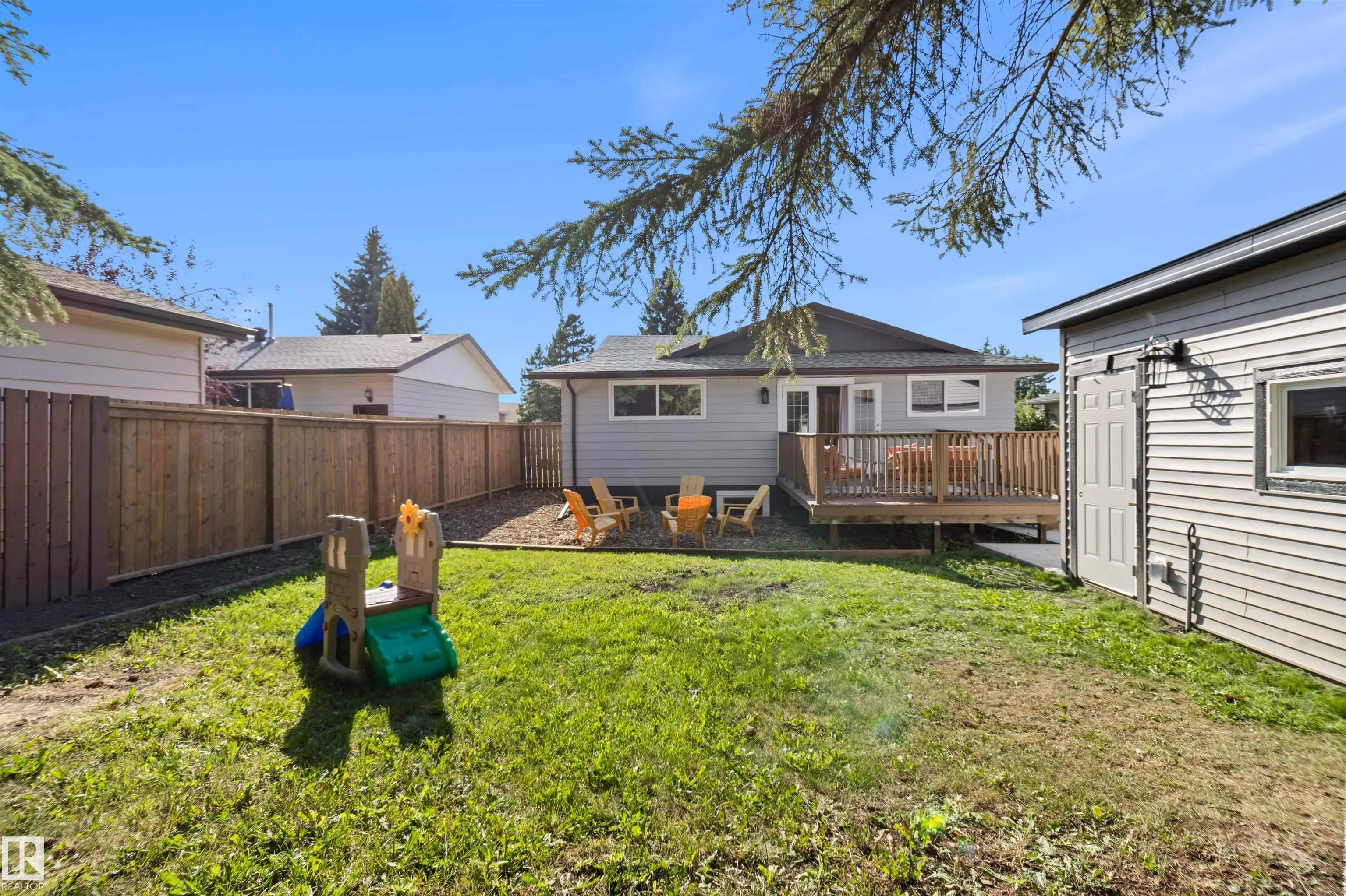 97 GARLAND Crescent