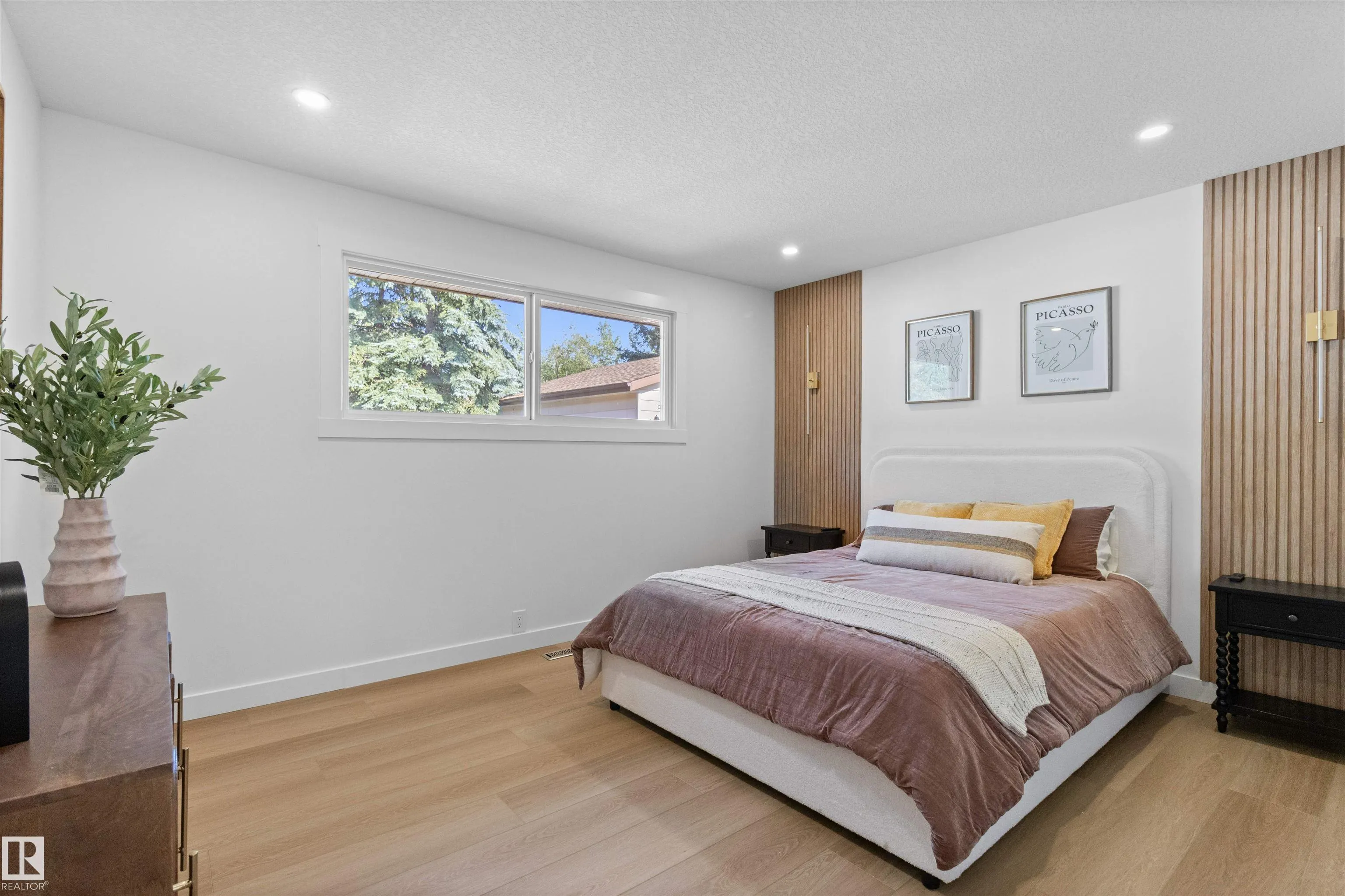 97 GARLAND Crescent