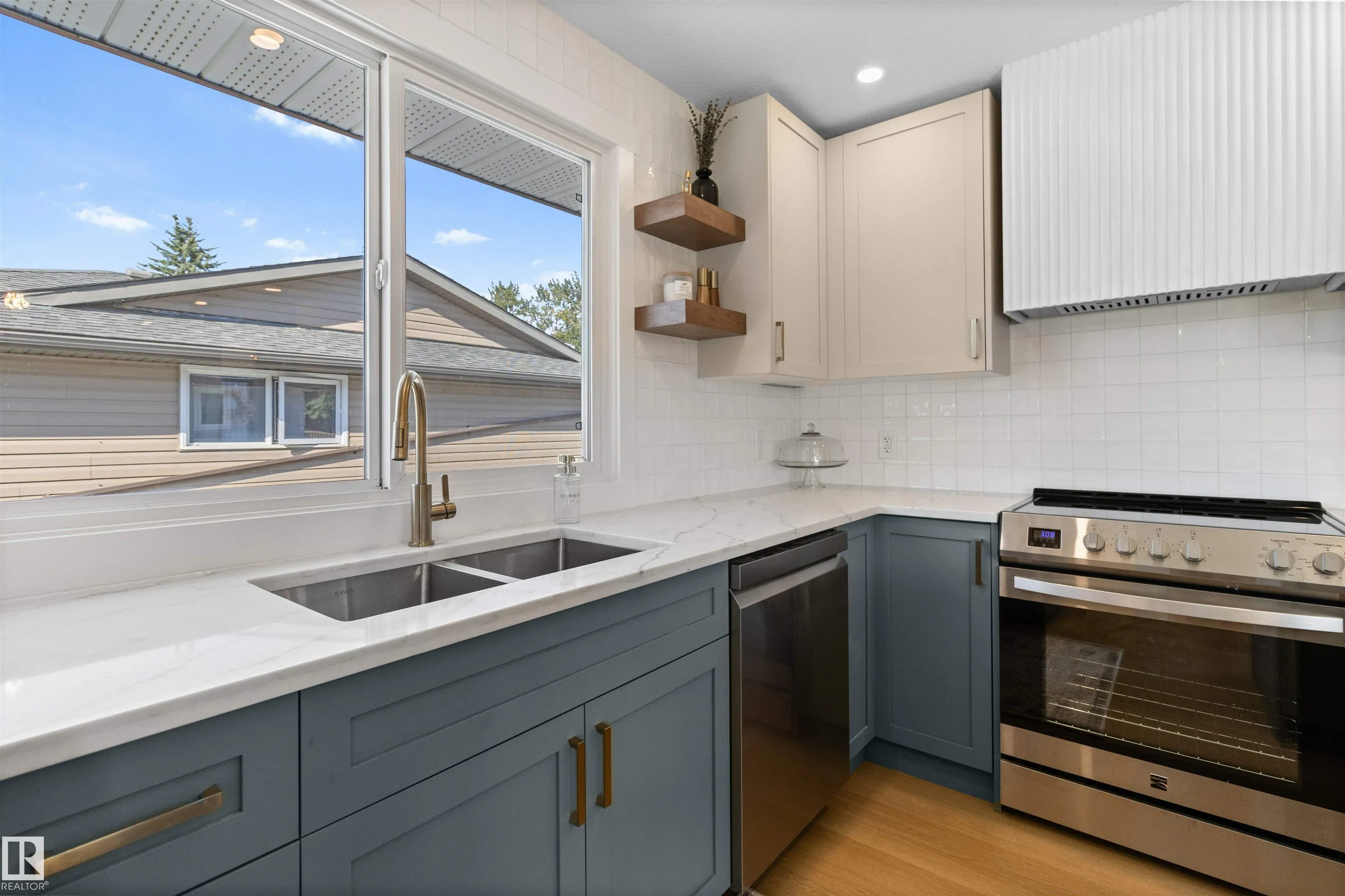 97 GARLAND Crescent