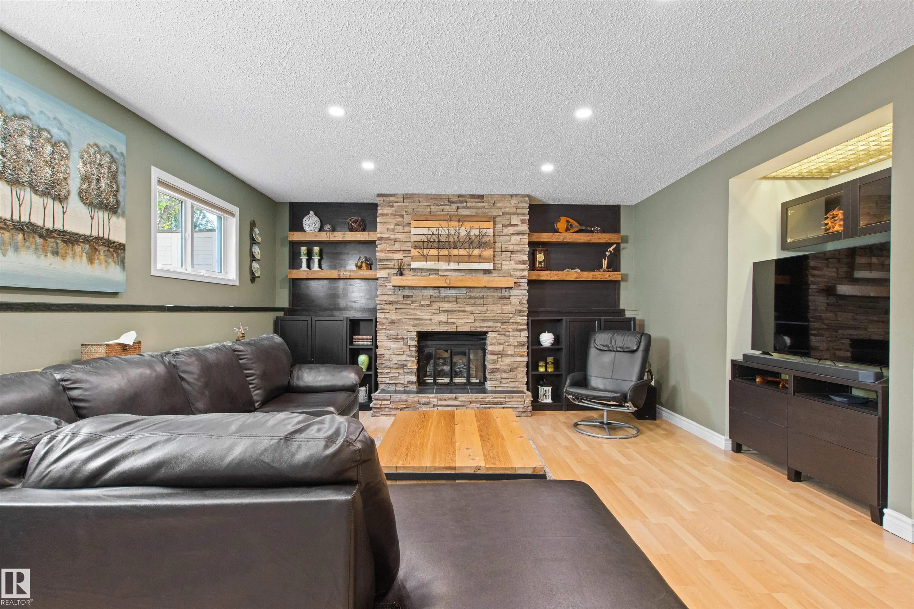 1 LOVATT Place