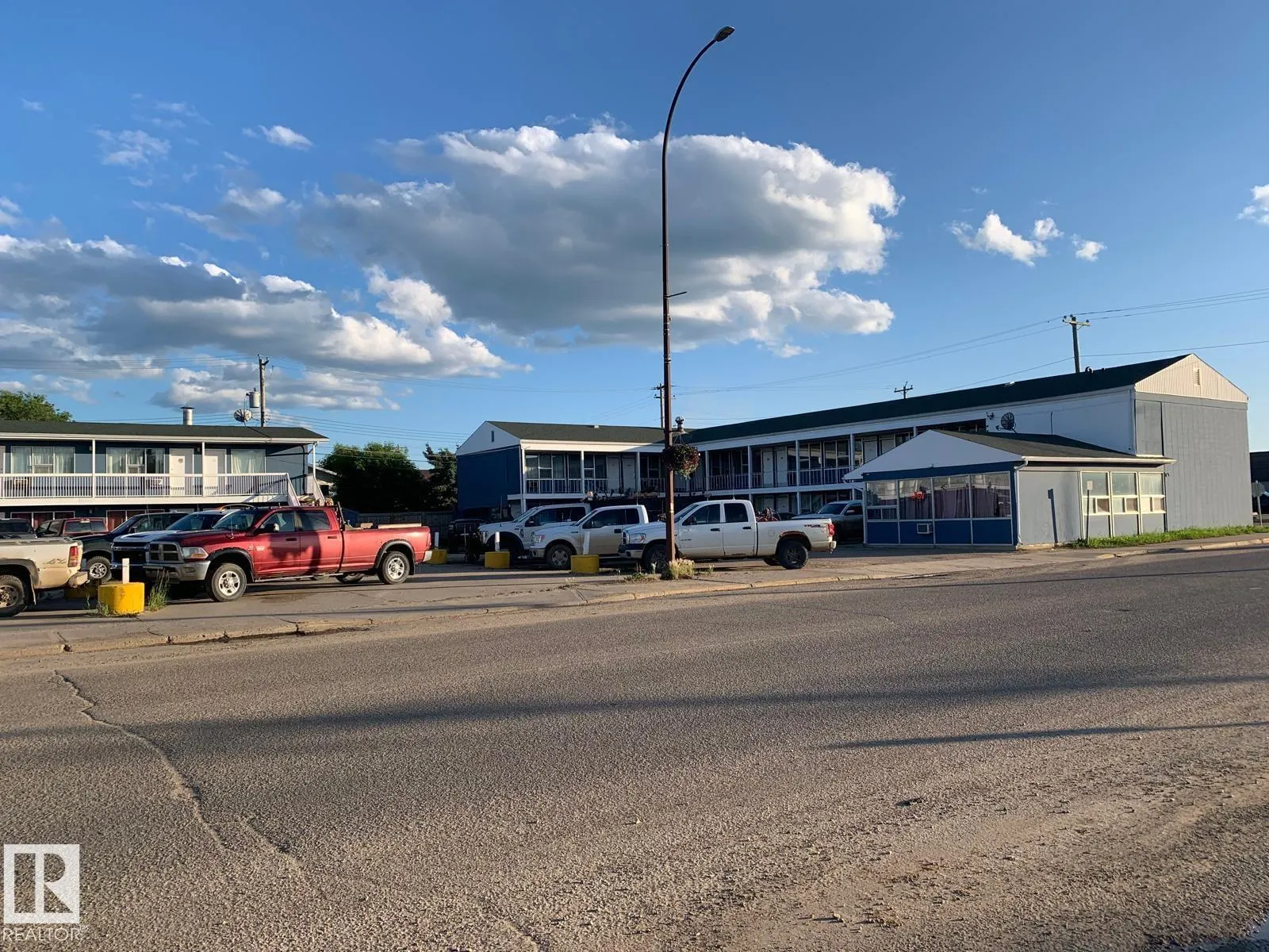 5043 53 Ave