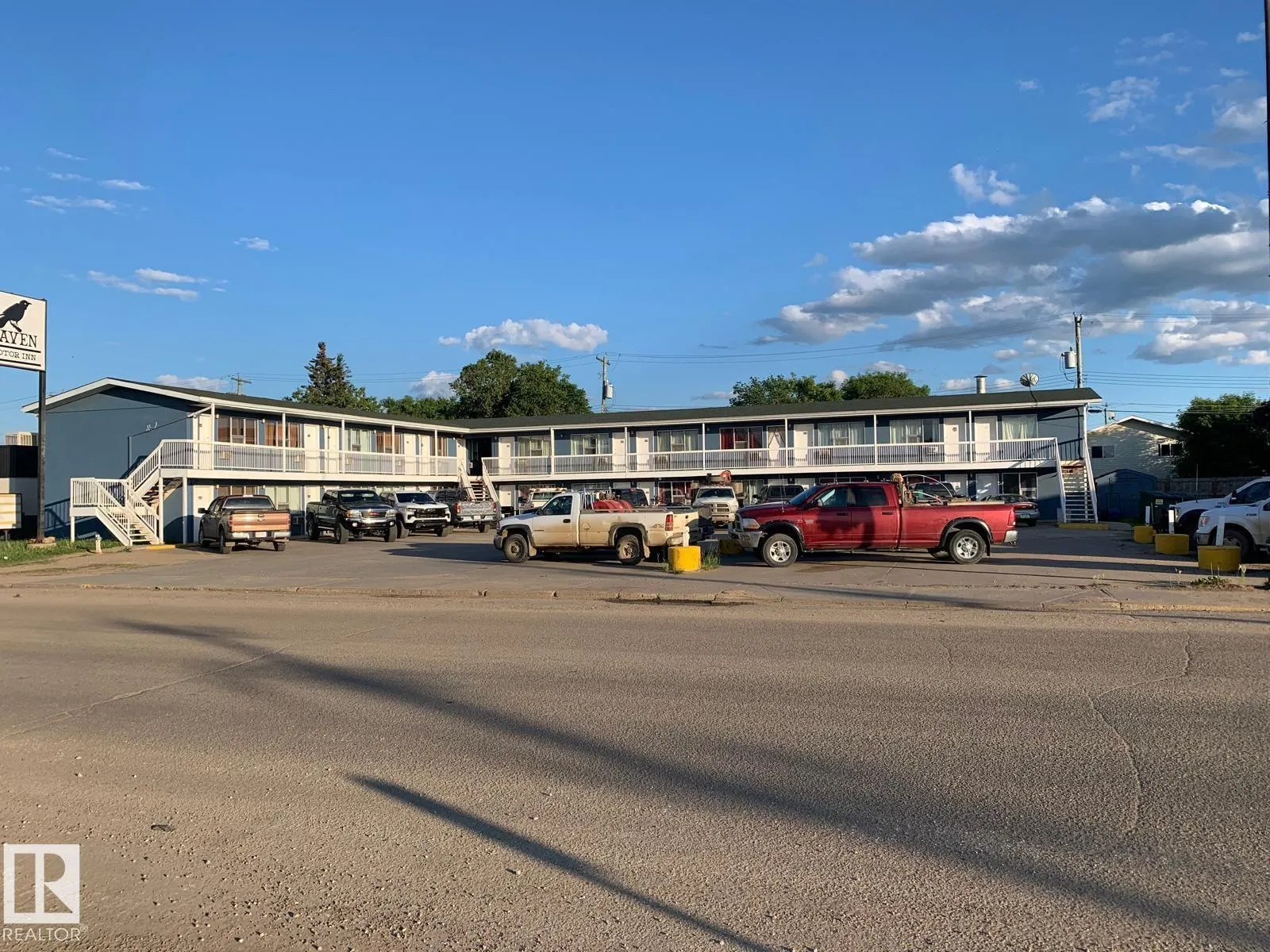 5043 53 Ave