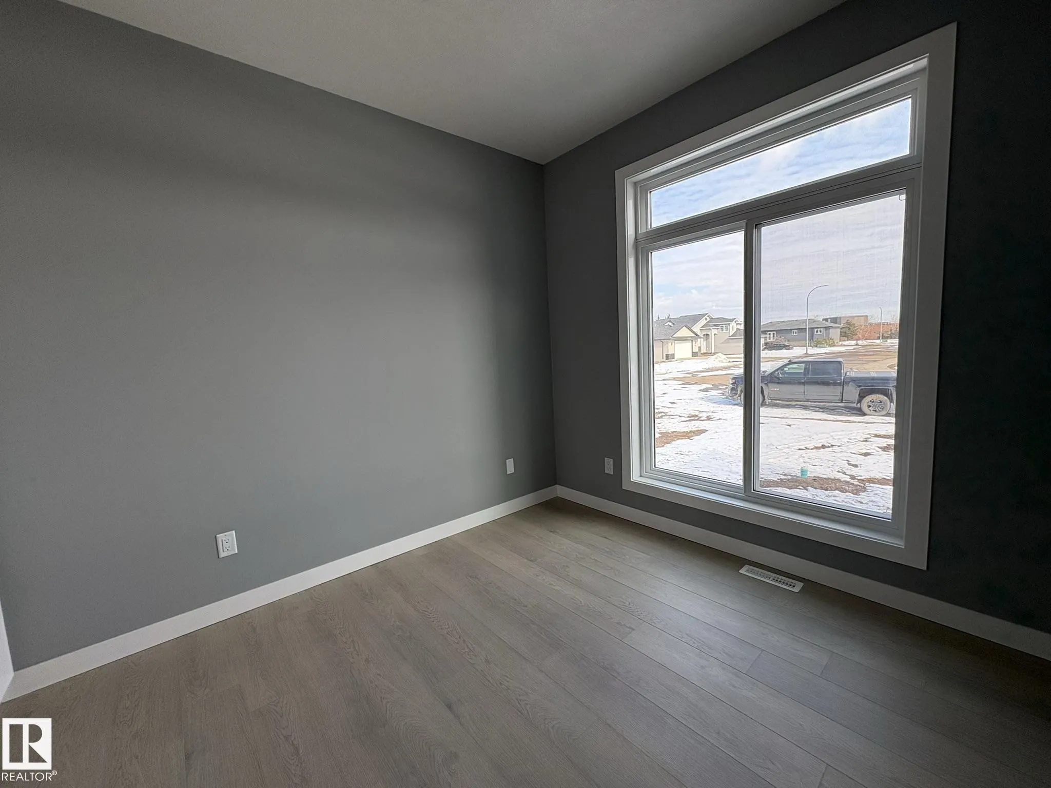 4504 56 AVE
