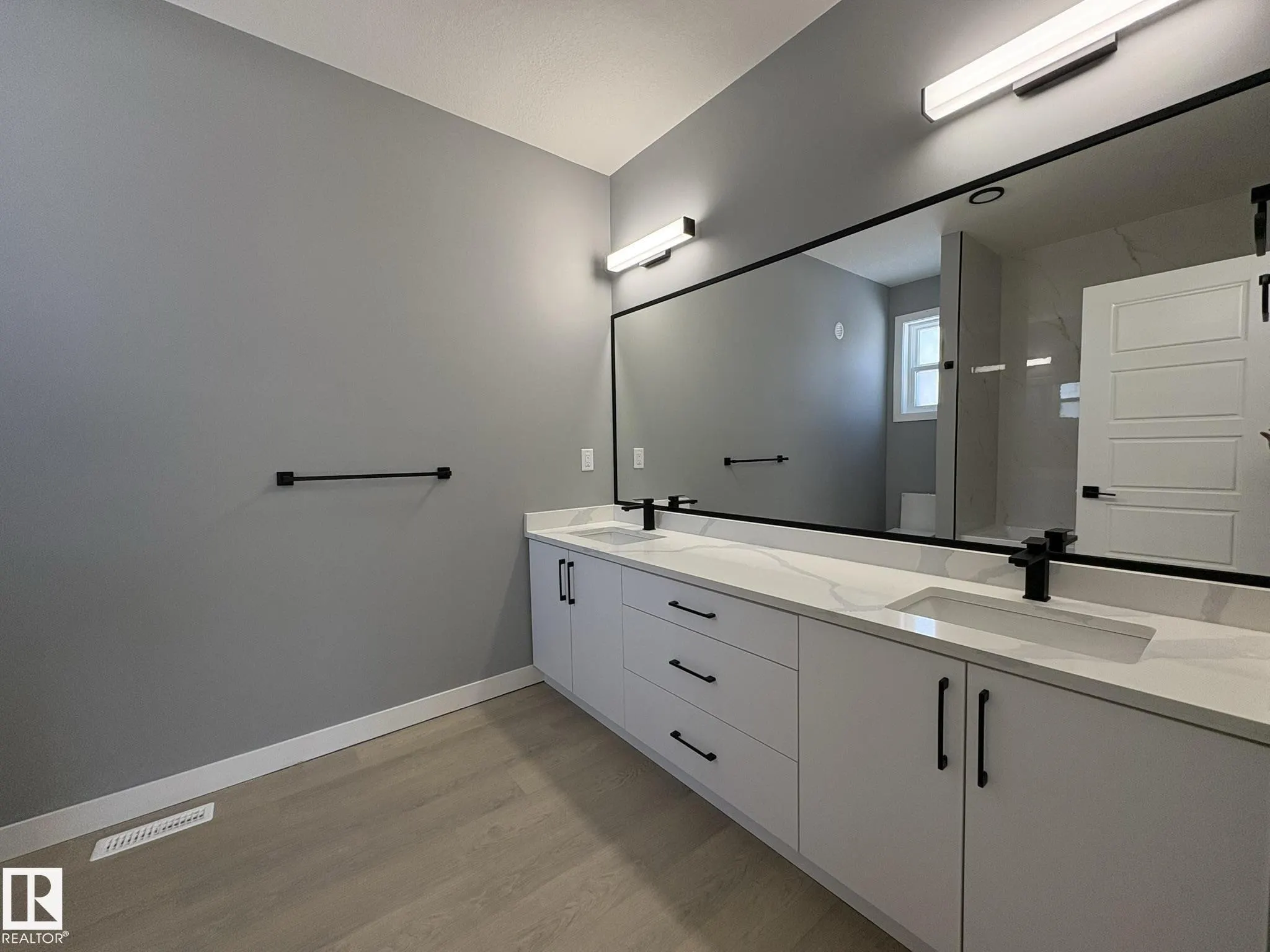 4504 56 AVE