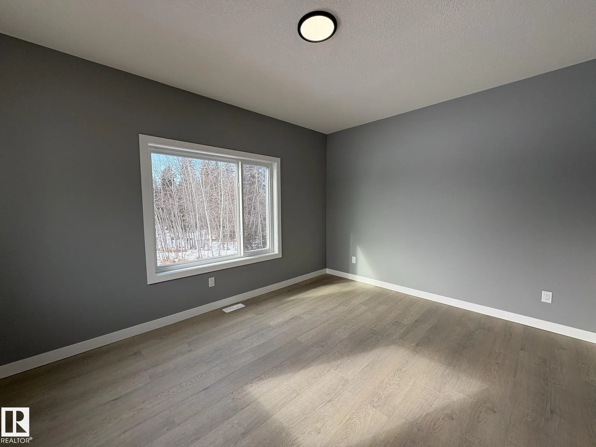 4504 56 AVE