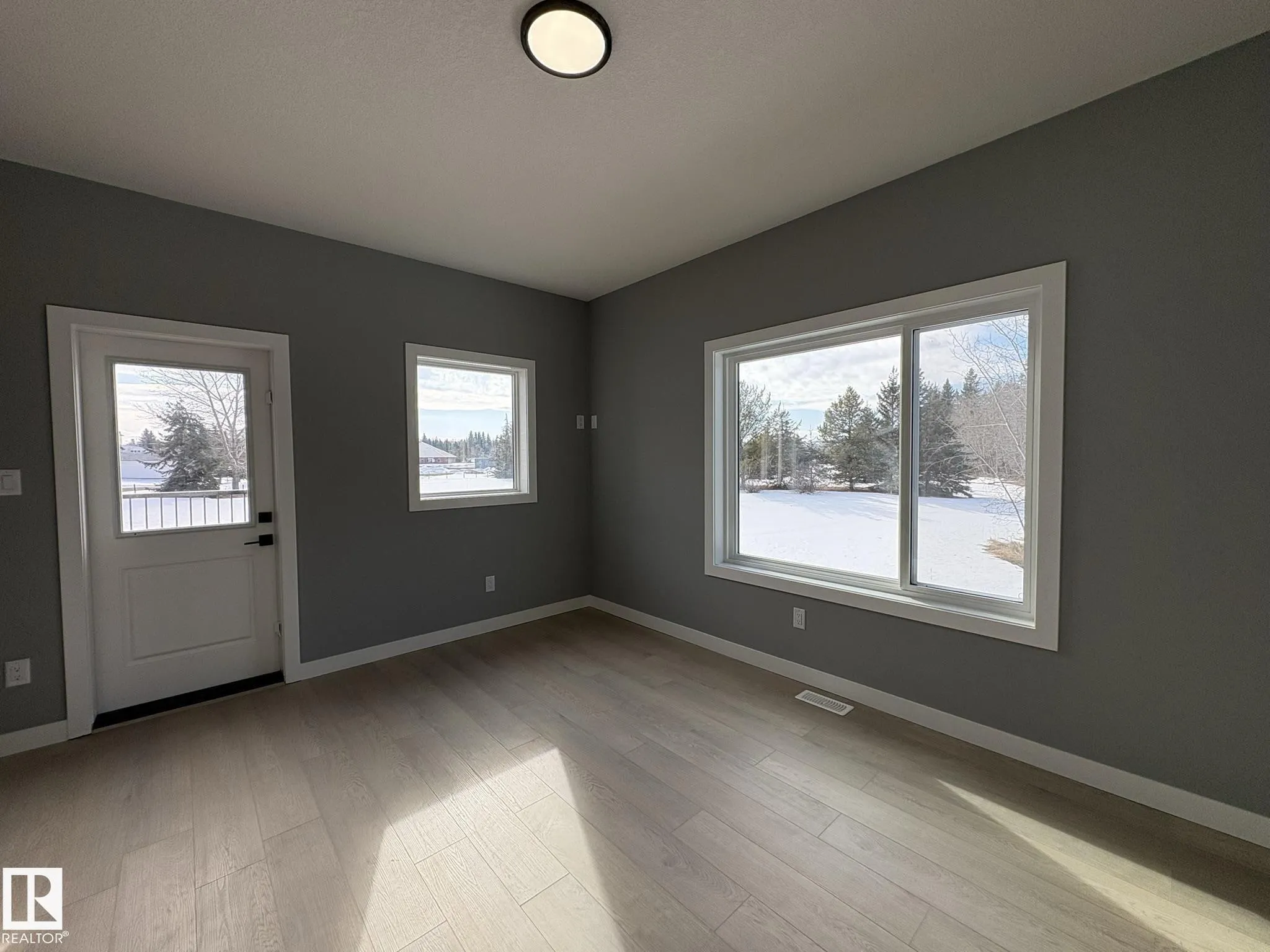 4504 56 AVE