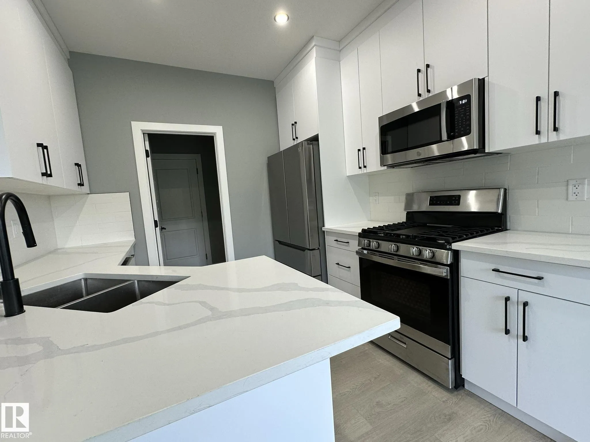 4504 56 AVE