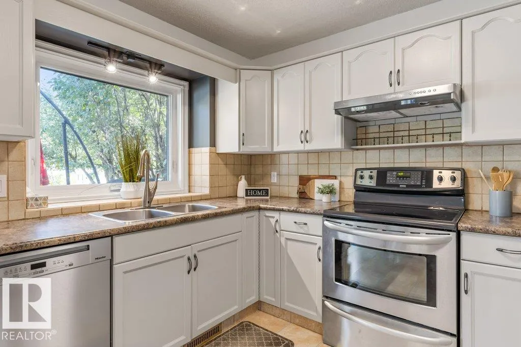 51 ALDERWOOD BLVD
