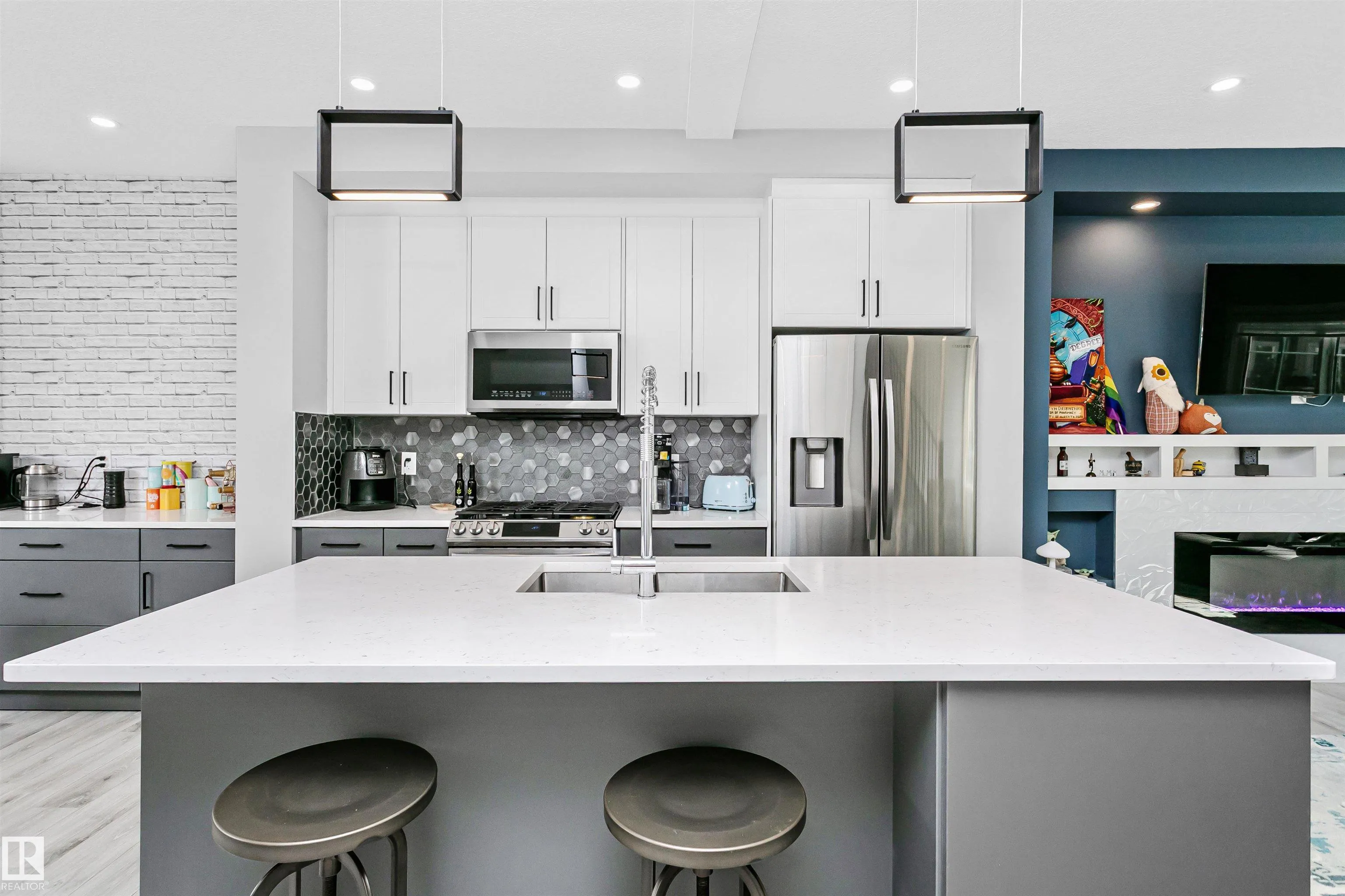 230 EDGEMONT Road