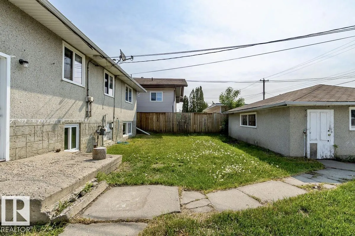 8911 132 Avenue