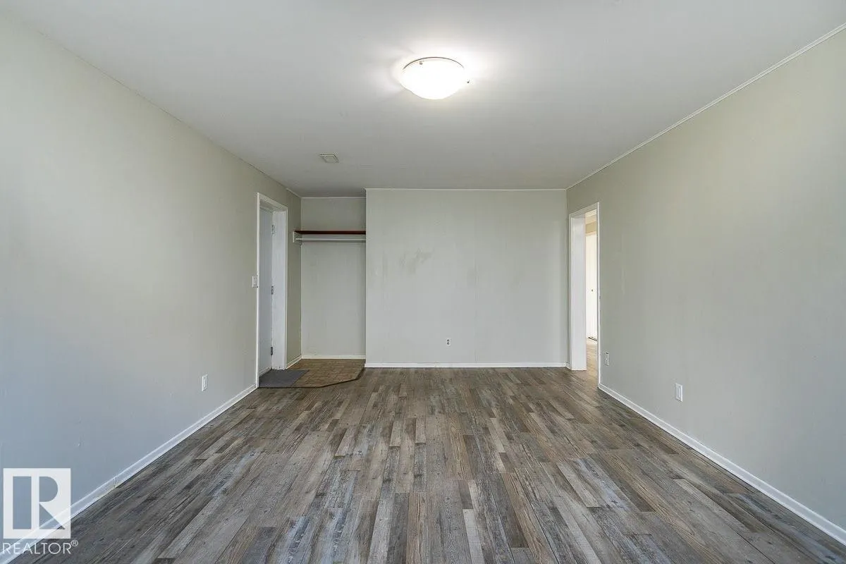 8911 132 Avenue