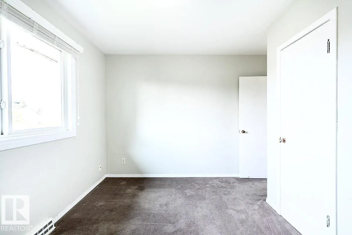 8911 132 Avenue