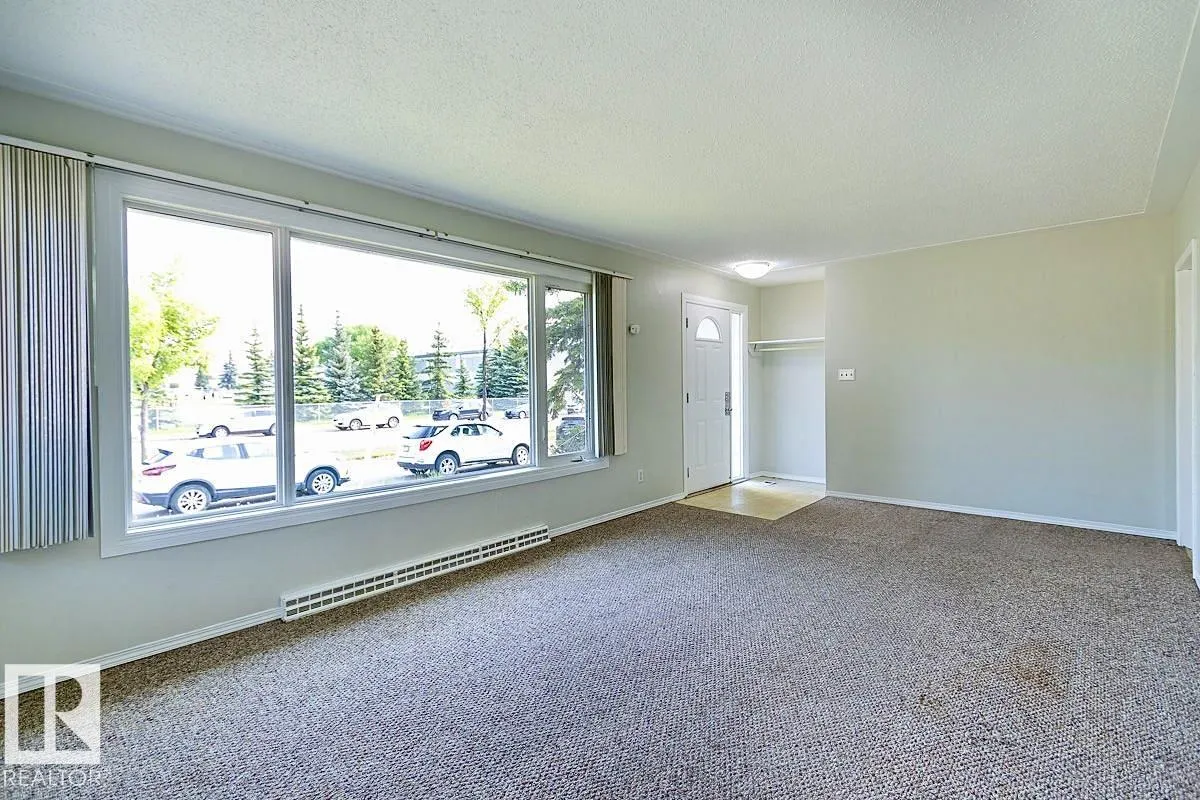8911 132 Avenue