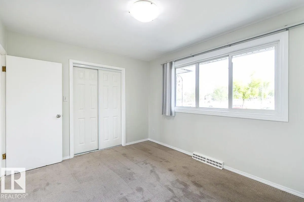8911 132 Avenue