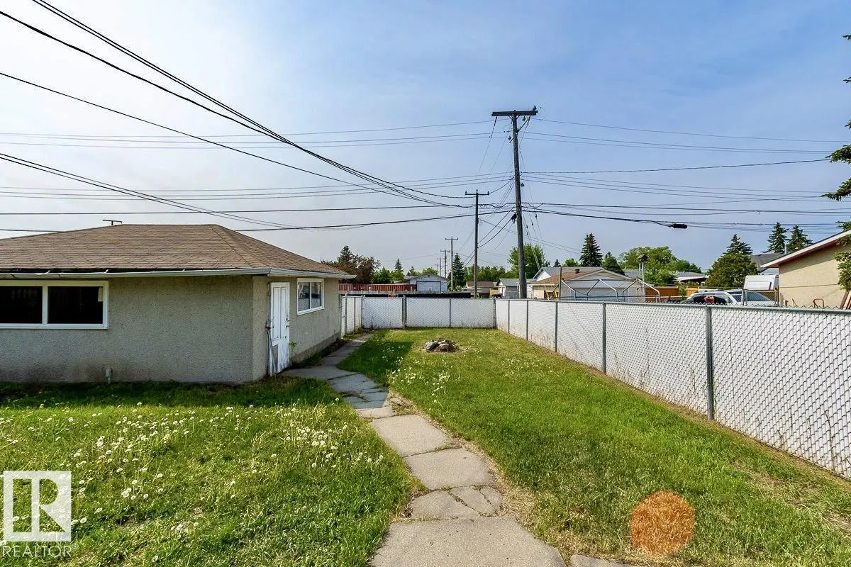 8911 132 Avenue