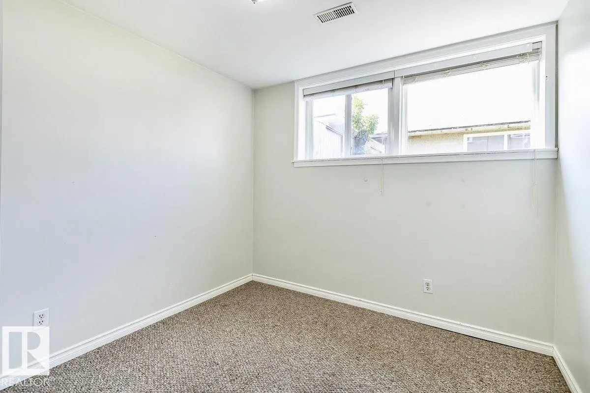 8911 132 Avenue