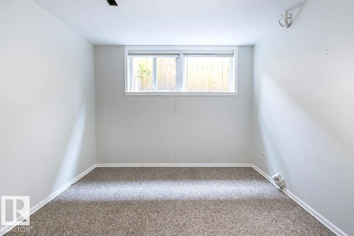8911 132 Avenue
