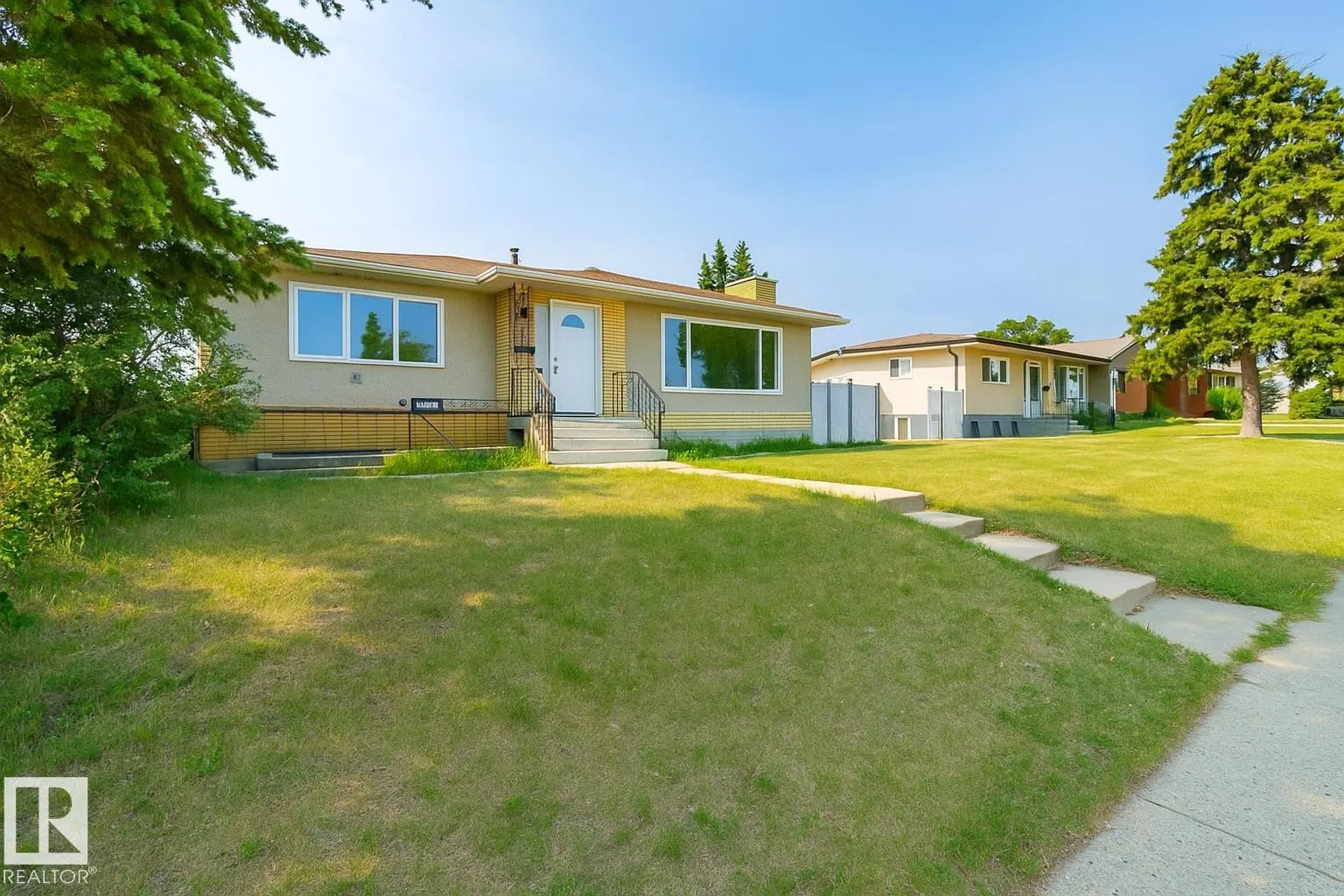 8911 132 Avenue