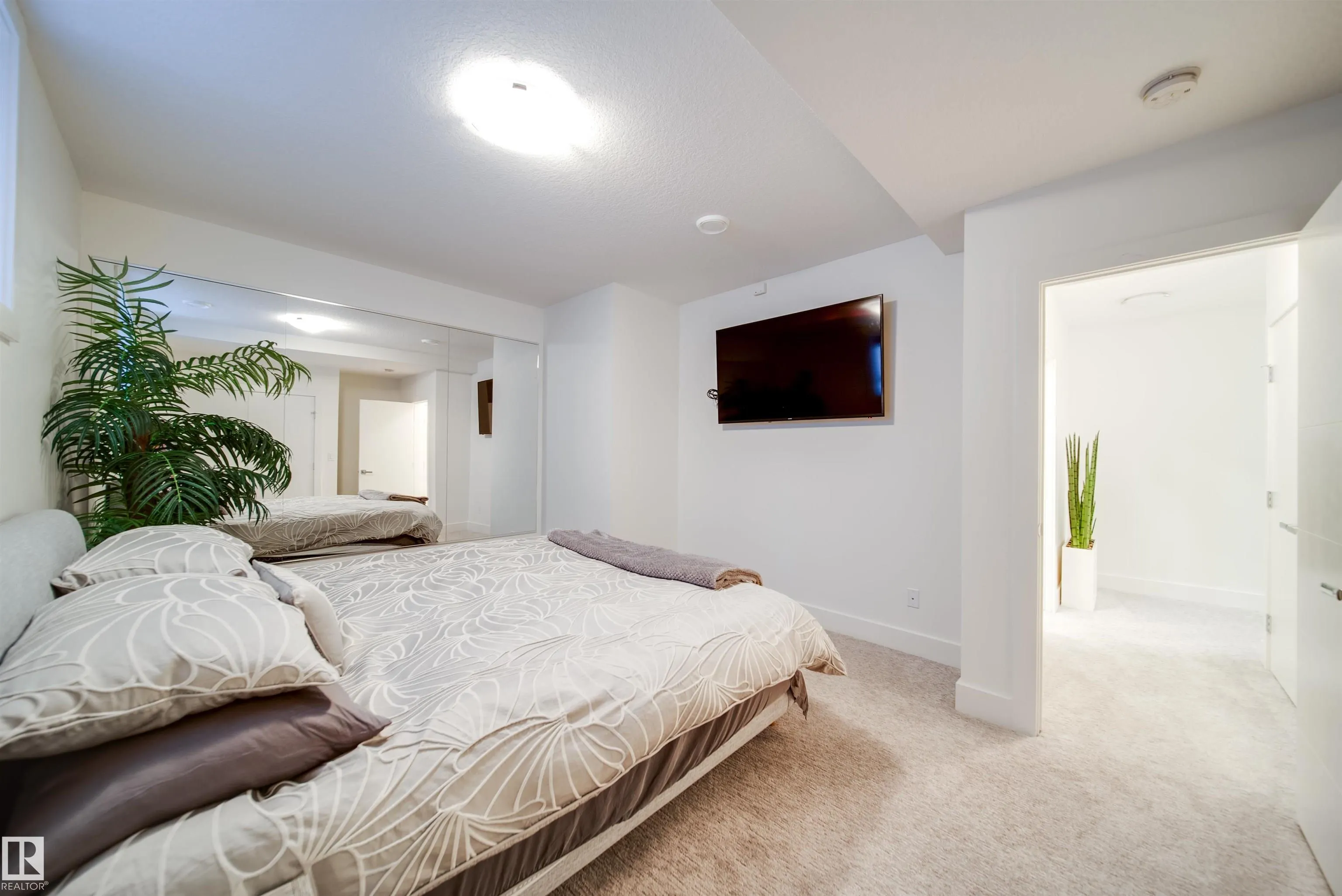 4143 KENNEDY GREEN Green