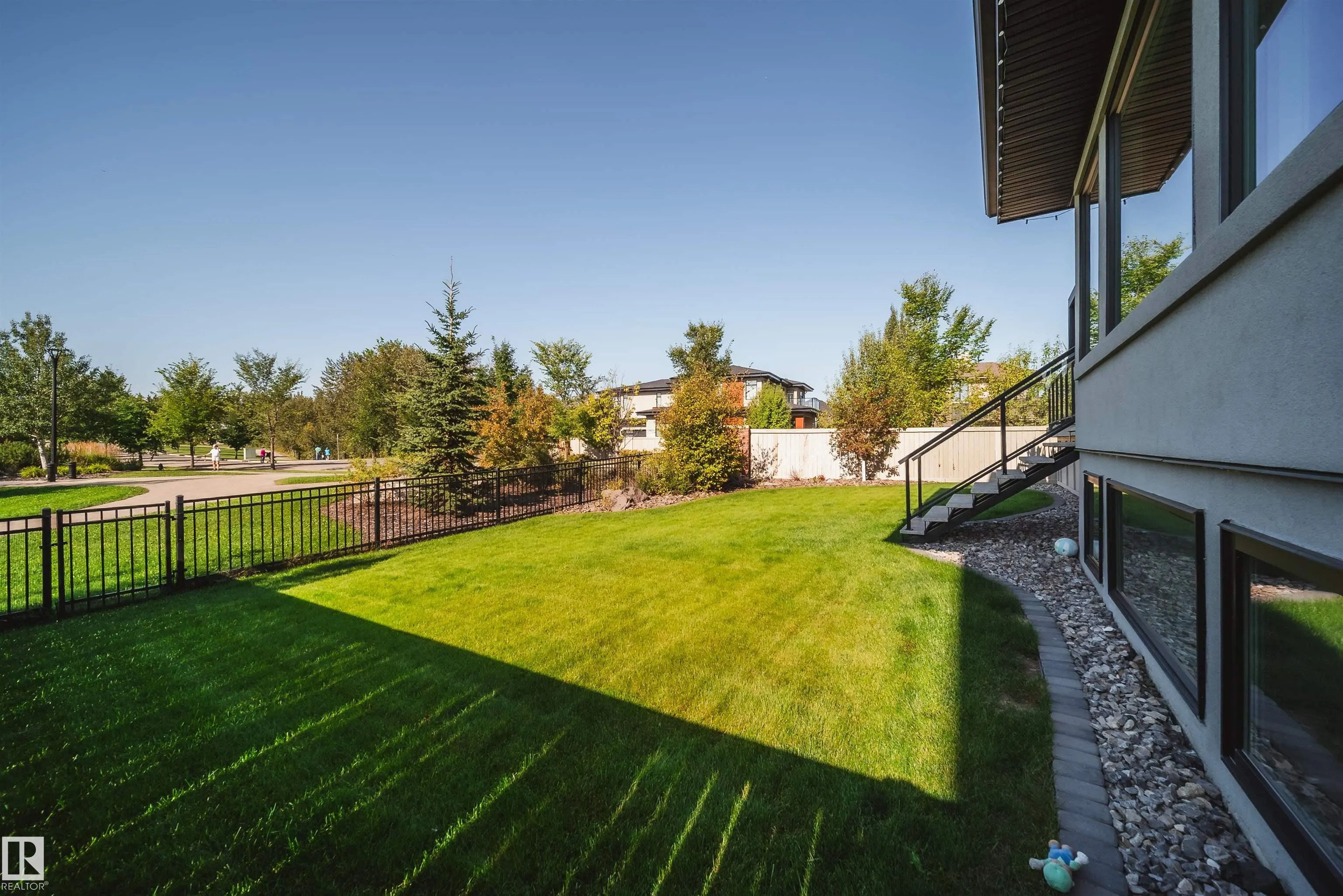 4143 KENNEDY GREEN Green