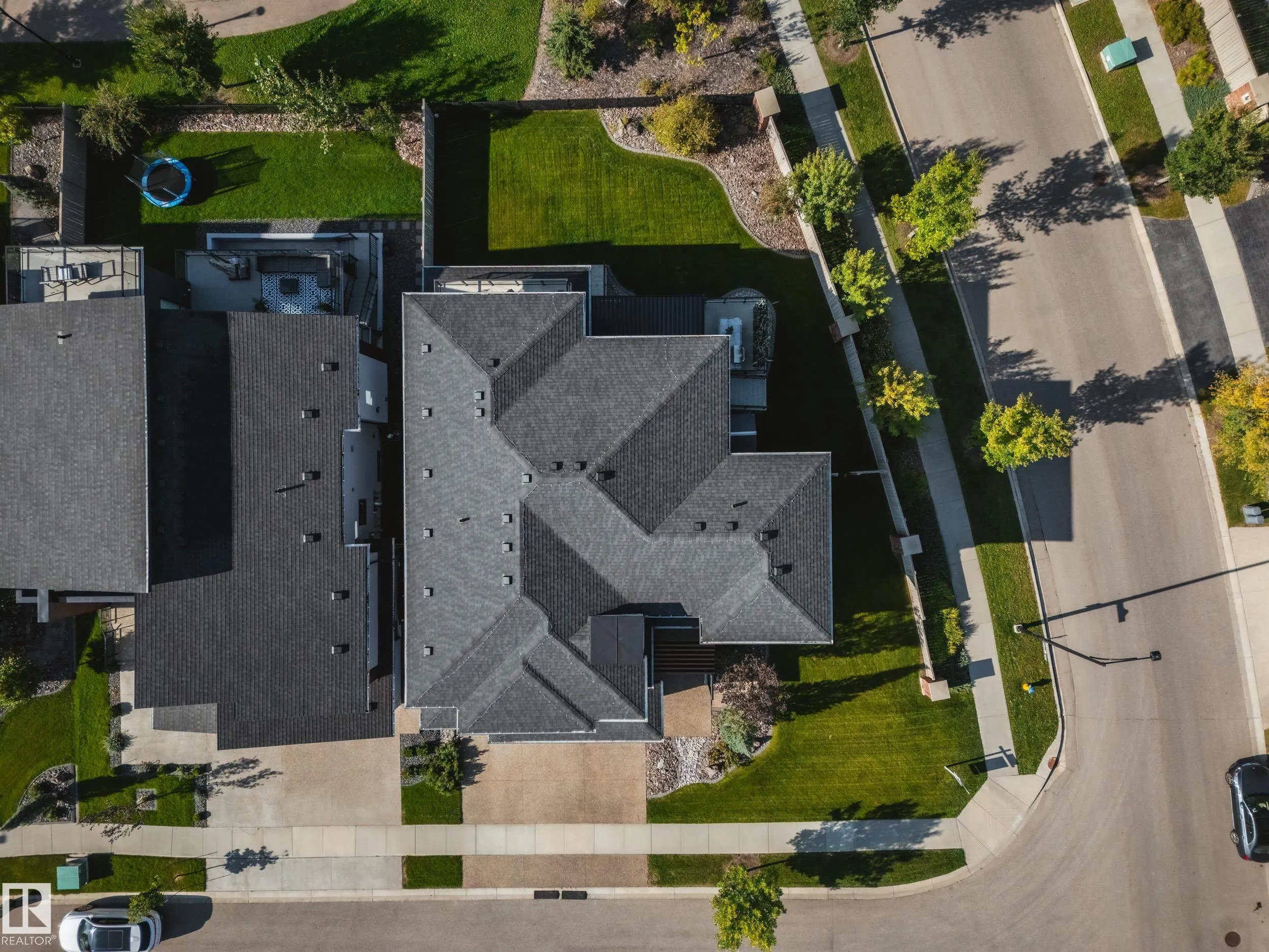 4143 KENNEDY GREEN Green
