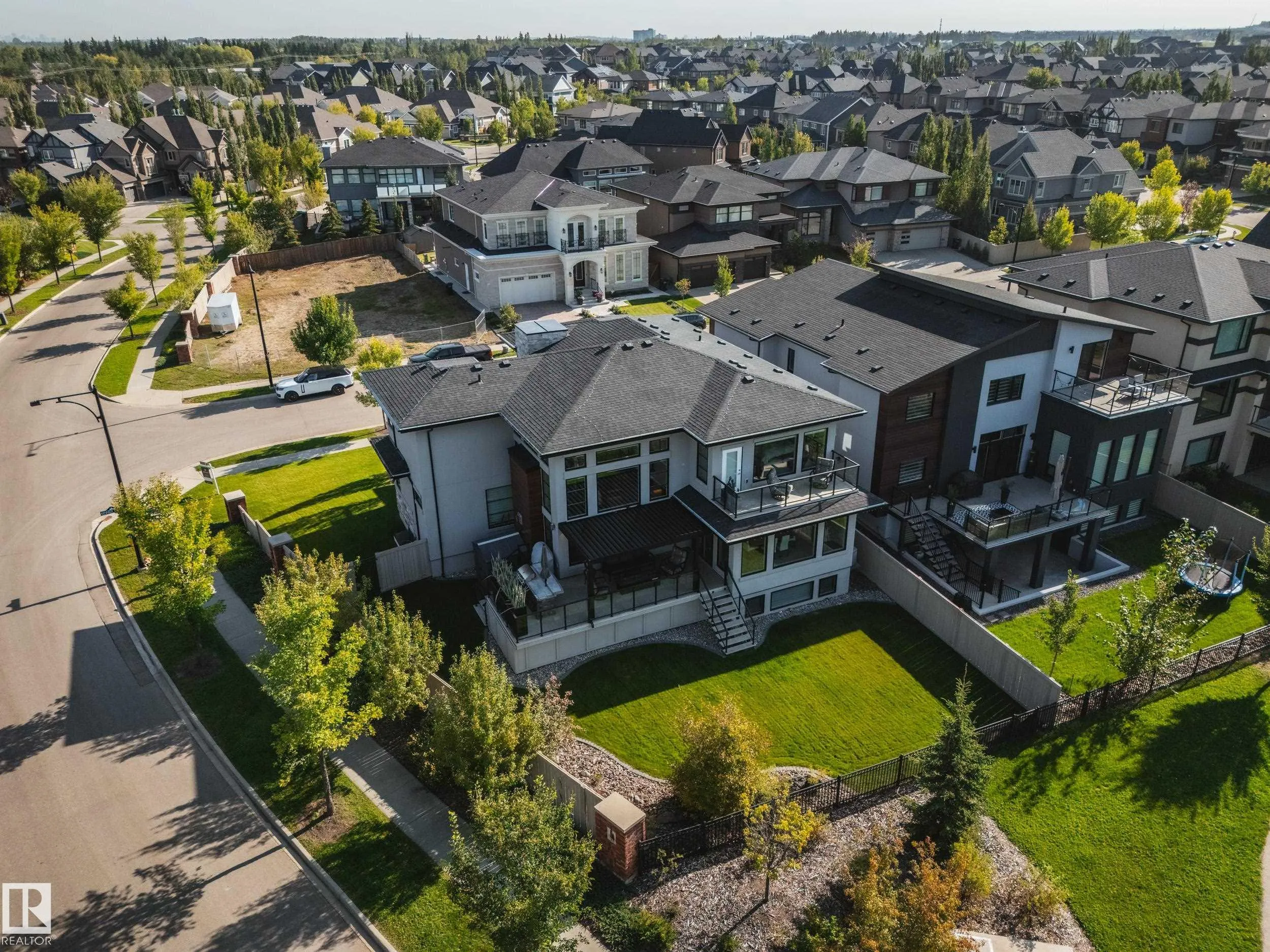 4143 KENNEDY GREEN Green