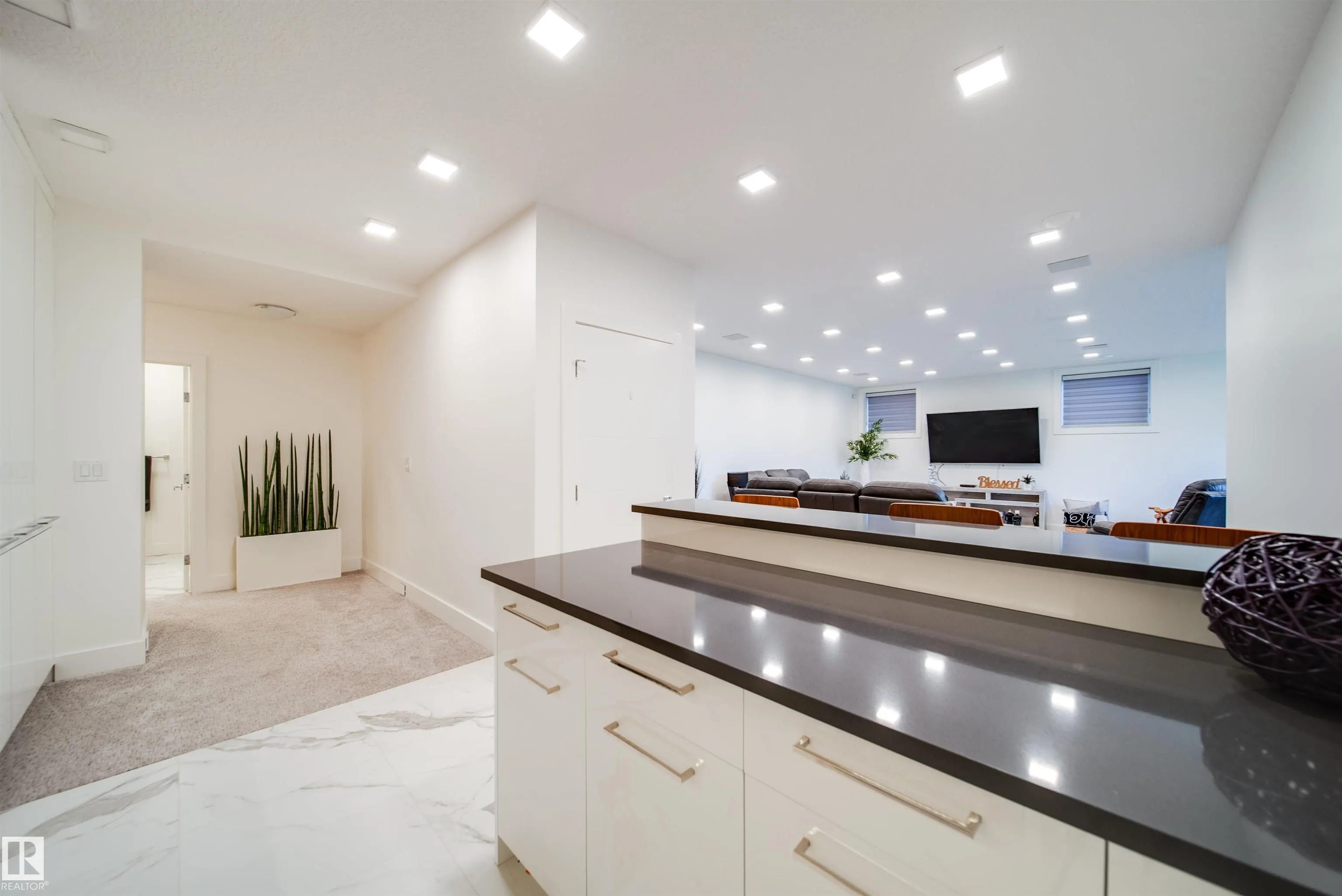 4143 KENNEDY GREEN Green