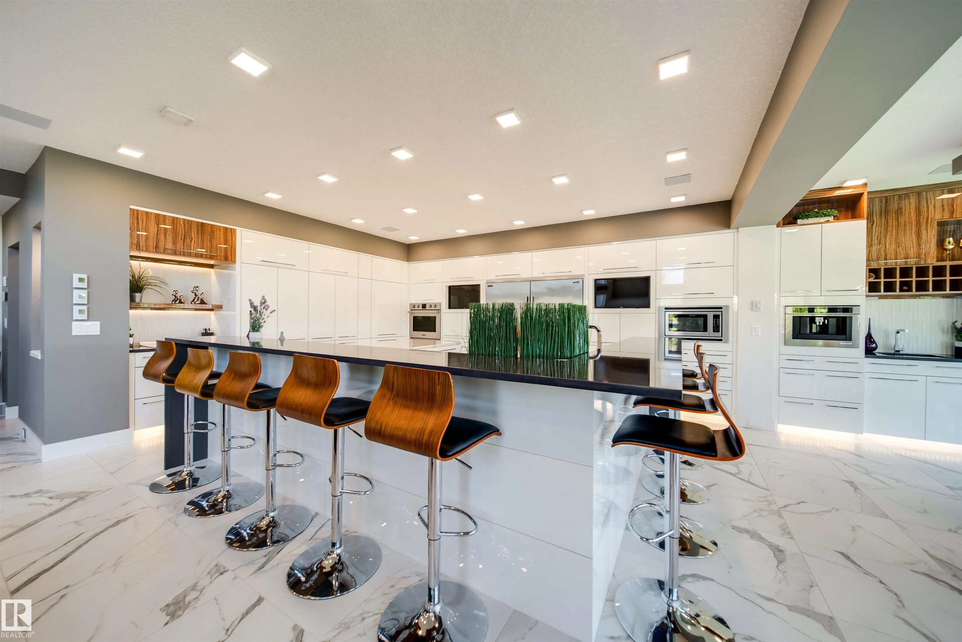 4143 KENNEDY GREEN Green