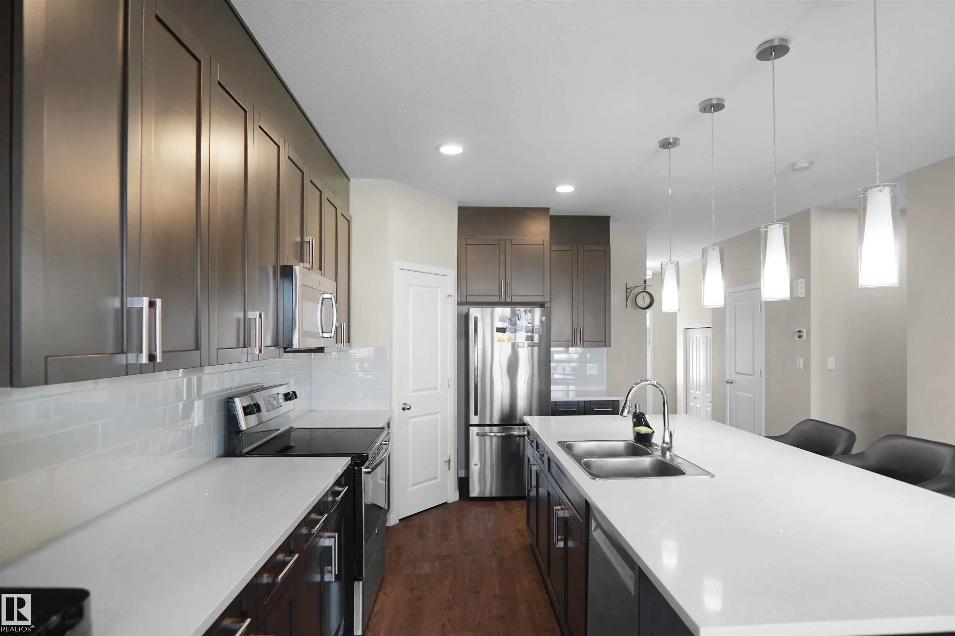 671 EAGLESON CRESCENT NW