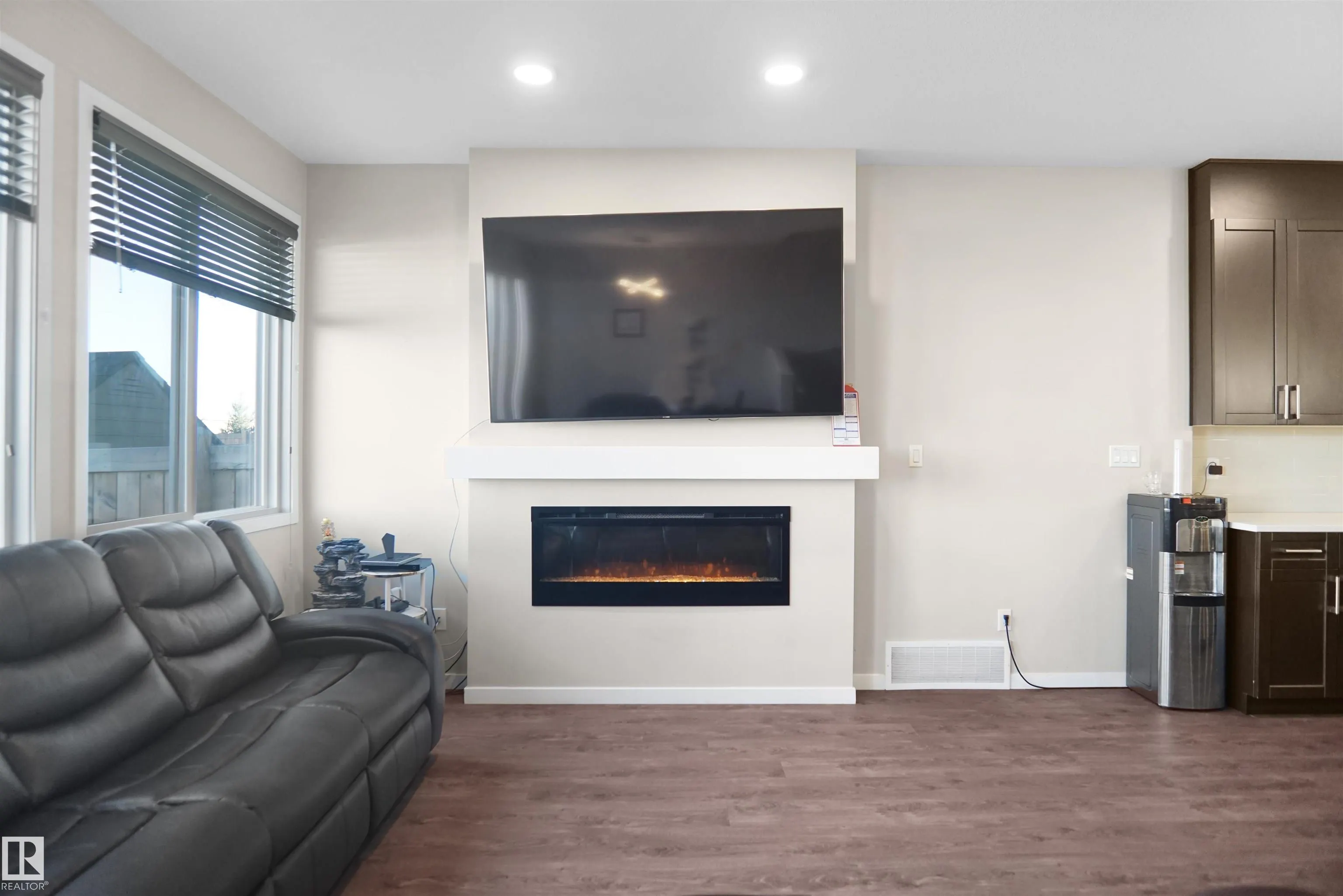 671 EAGLESON CRESCENT NW