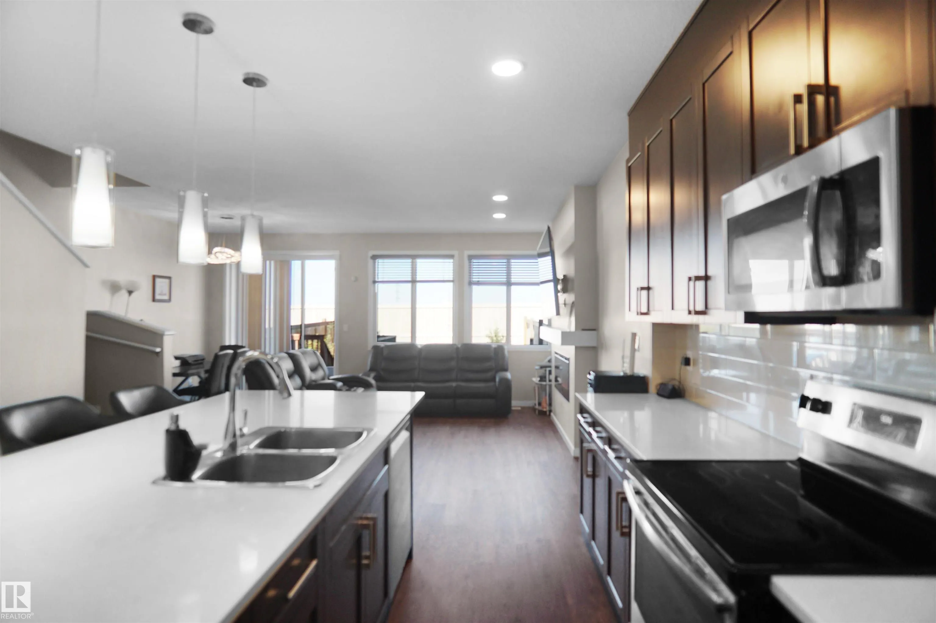 671 EAGLESON CRESCENT NW