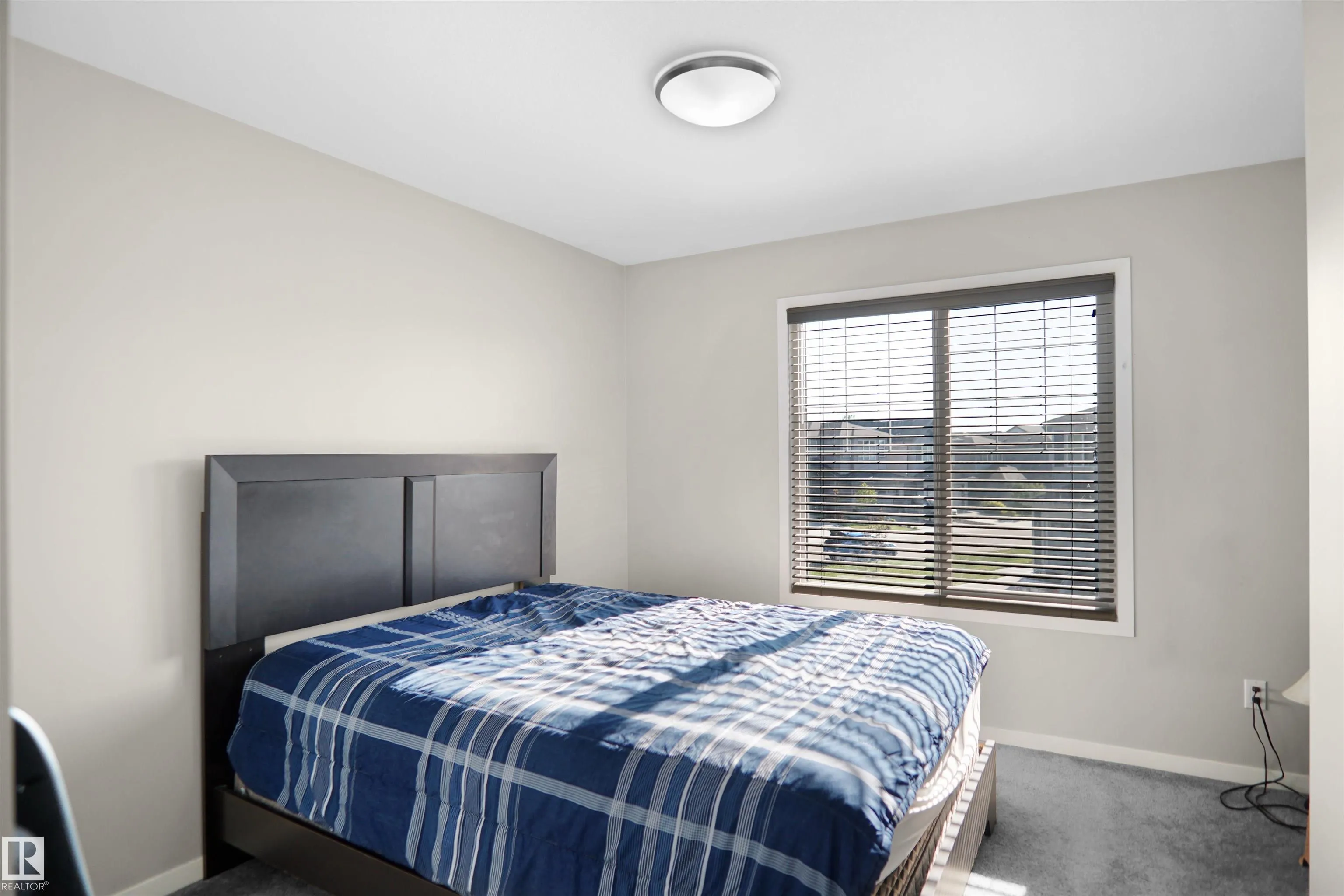 671 EAGLESON CRESCENT NW