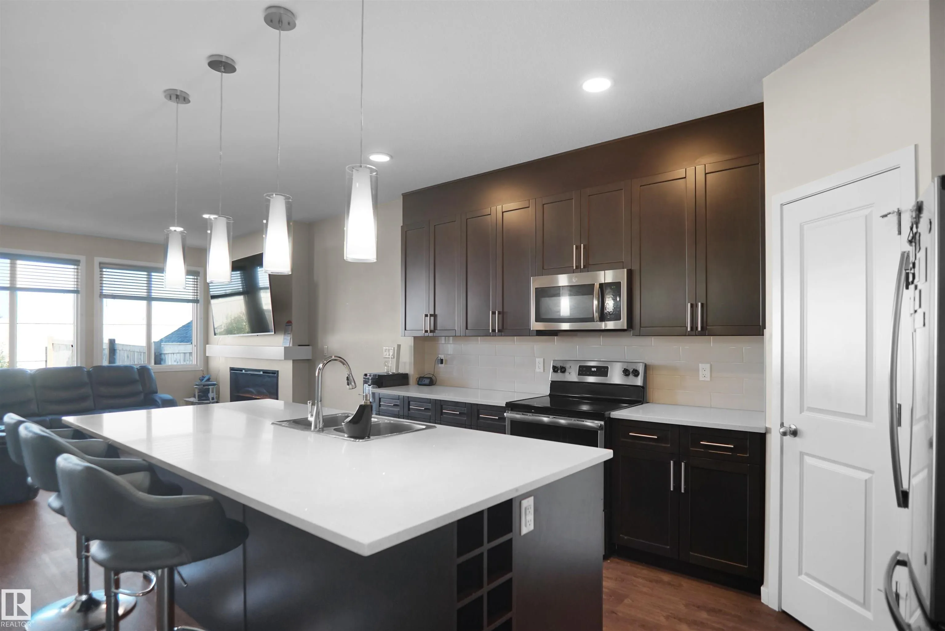 671 EAGLESON CRESCENT NW