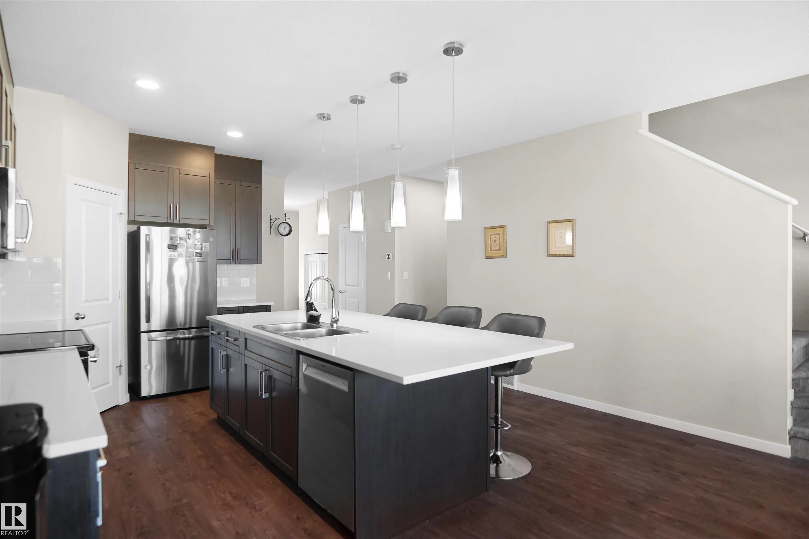 671 EAGLESON CRESCENT NW