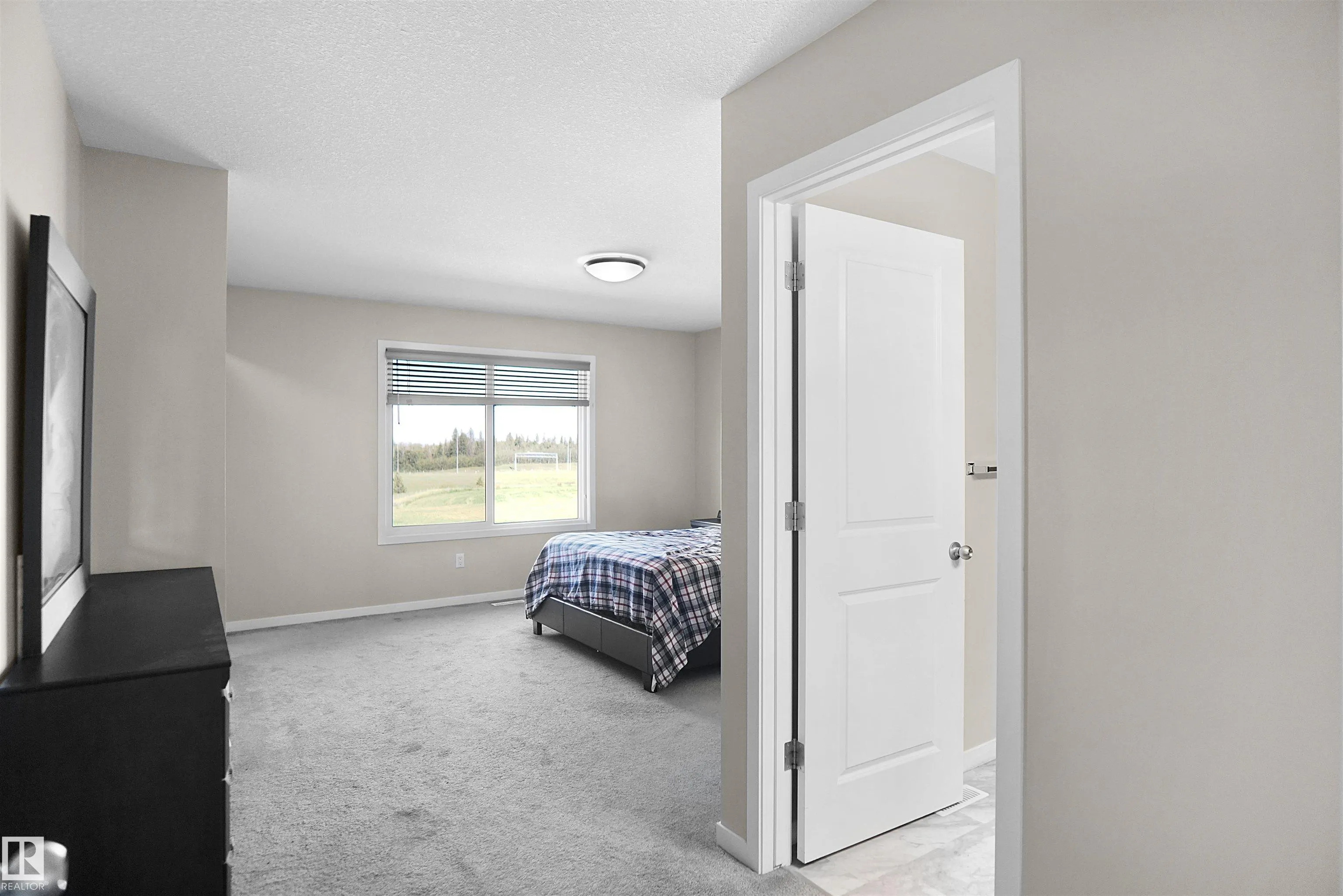 671 EAGLESON CRESCENT NW