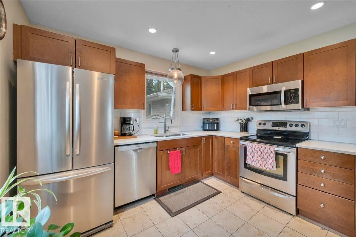 19 LAMOUREUX Place