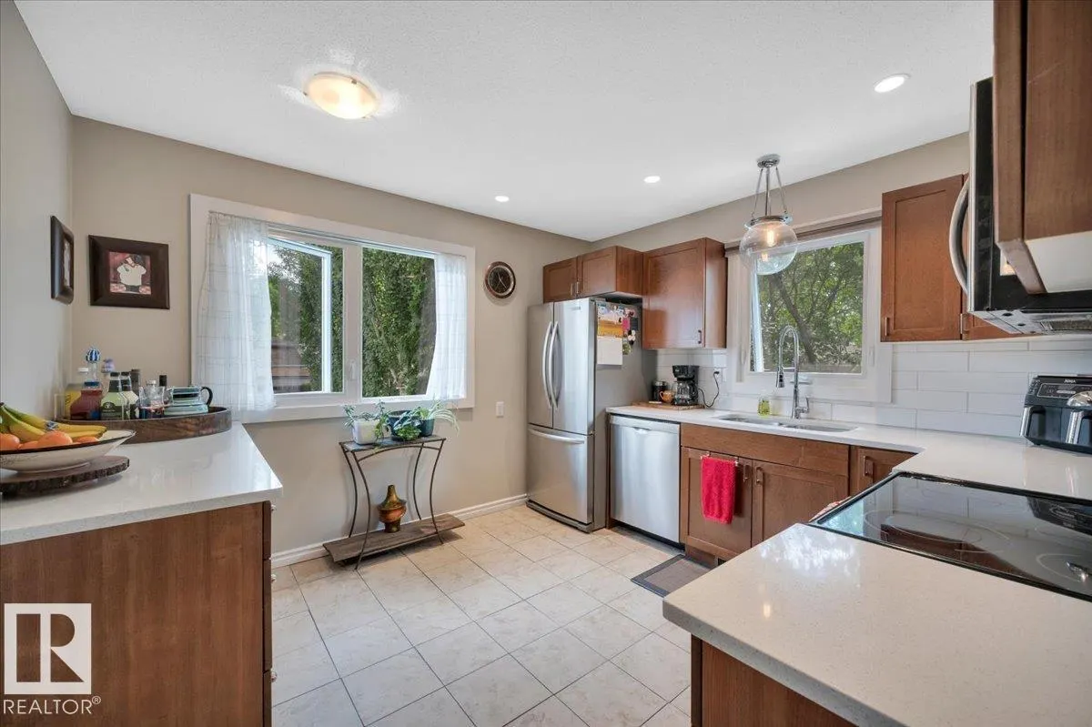 19 LAMOUREUX Place
