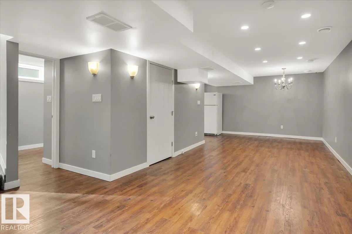 19 LAMOUREUX Place