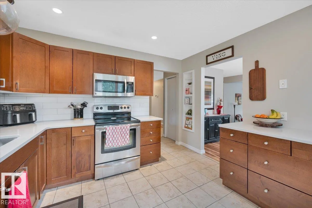 19 LAMOUREUX Place